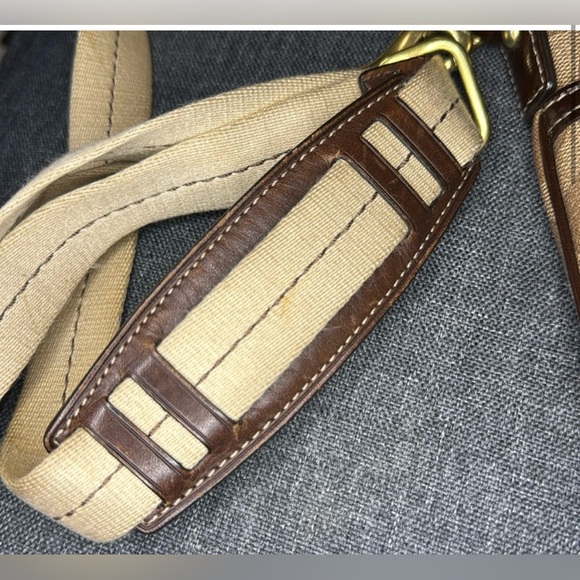 COACH HERITAGE SIGNATURE C CROSSBODY. Creed F40924. Has original hang tag. EUC - Picture 5 of 12